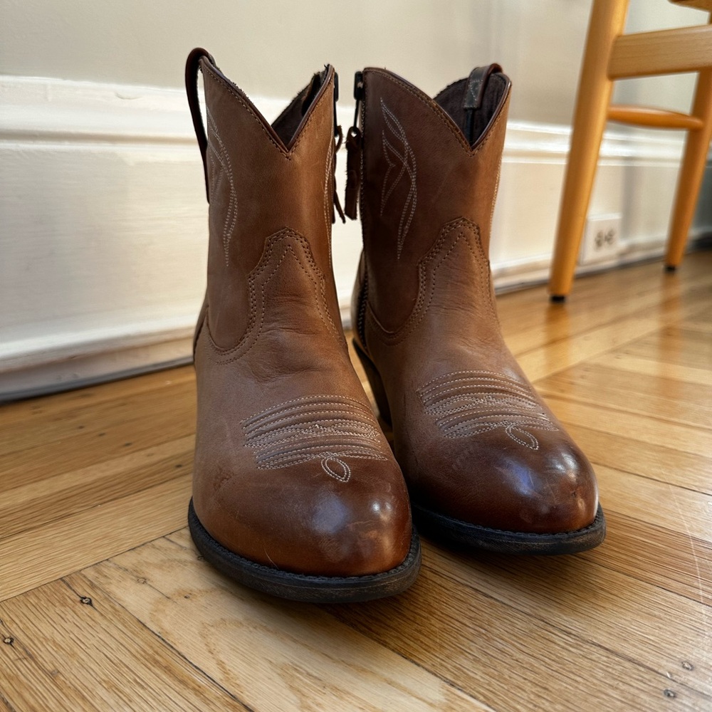 Darlin Western Boot in Burnt Sugar Size 9.5